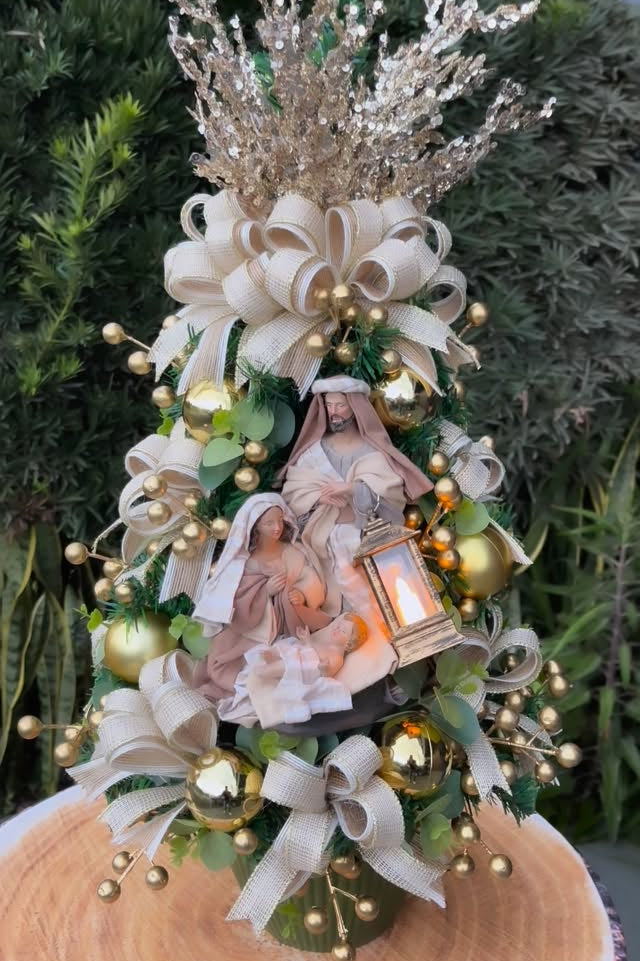 Mini Árvore com Sagrada Família Luz  - 70cm e 110cm