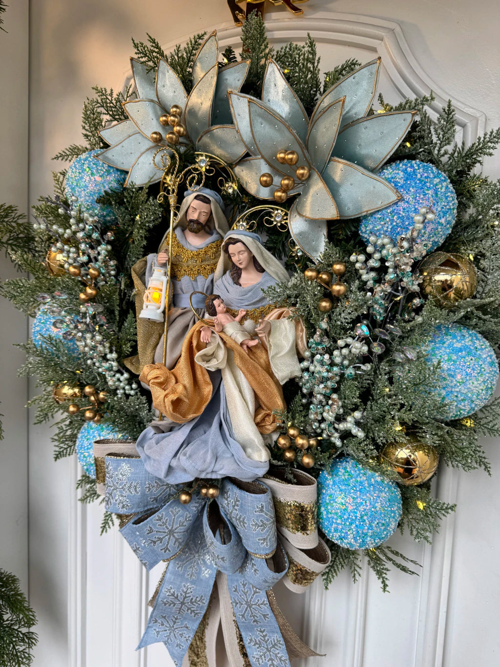 Guirlanda De Natal Sagrada Família C/ Led 65cm Azul celeste/ dourado