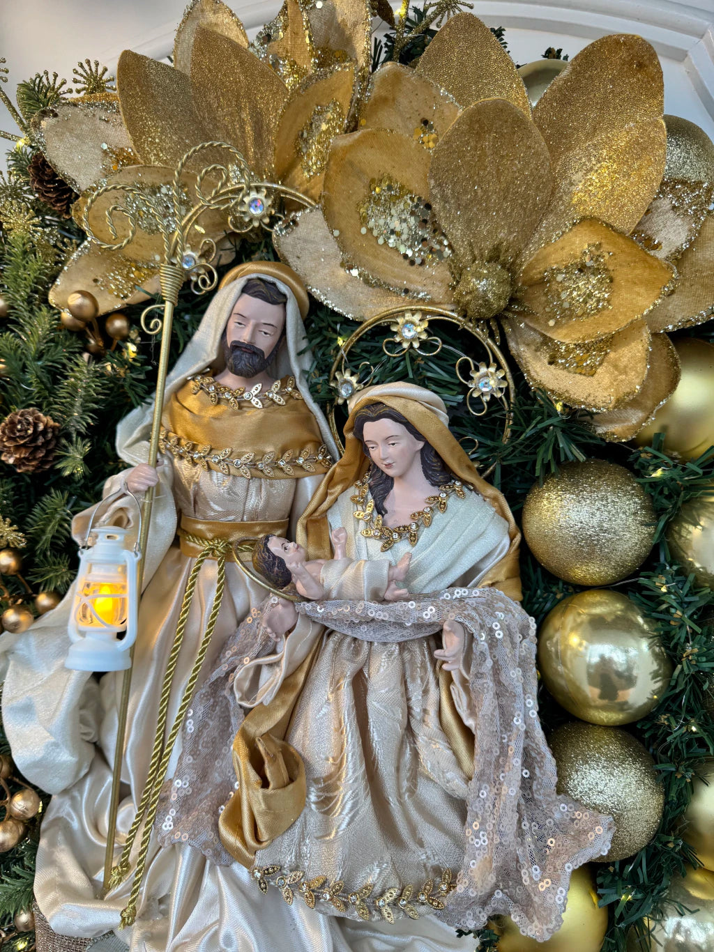 Guirlanda De Natal Sagrada Família C/ Led 65cm Dourada